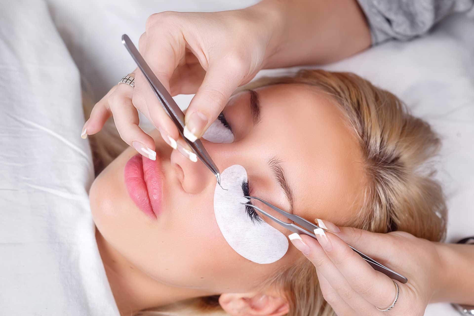 eyelash-extensions-all-you-need-to-know-before-heading-to-the-salon